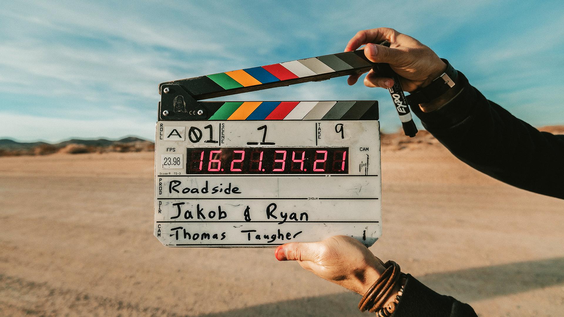 Claqueta cinematográfica en una producción de Resorte Media